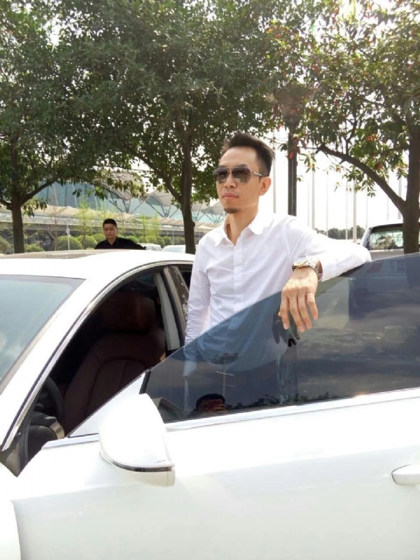 杨岳的第一张照片--马尾相亲网