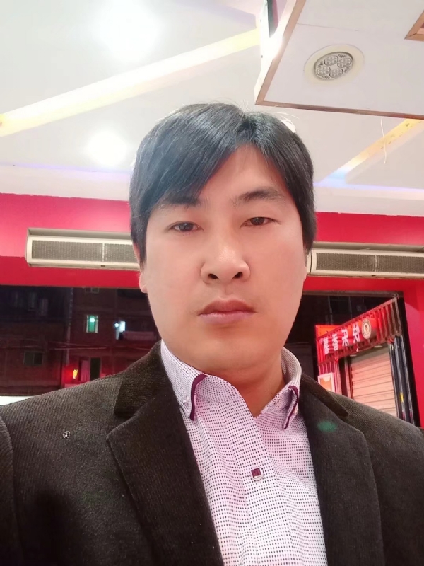 奔跑的第二张照片--马尾相亲网