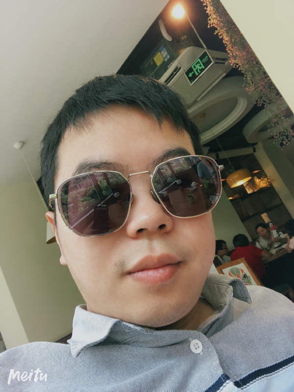 月台等路人的第一张照片--马尾相亲网