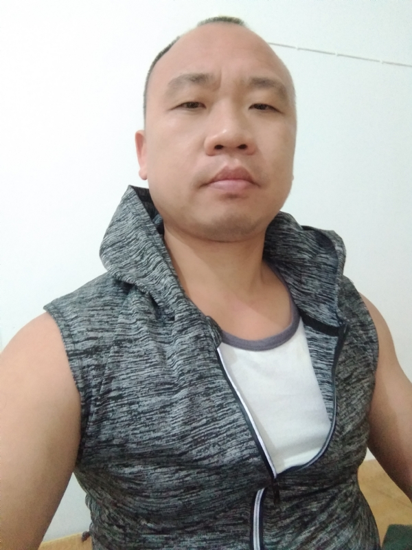 whm的第二张照片--马尾相亲网