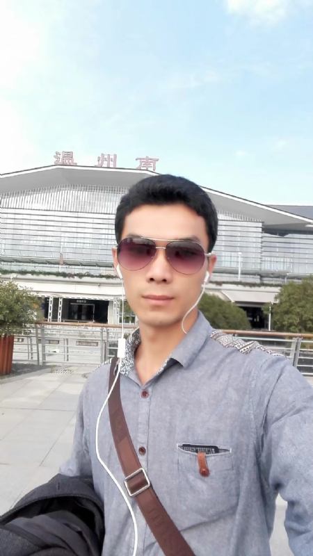 错把真心喂了狗的第三张照片--马尾相亲网