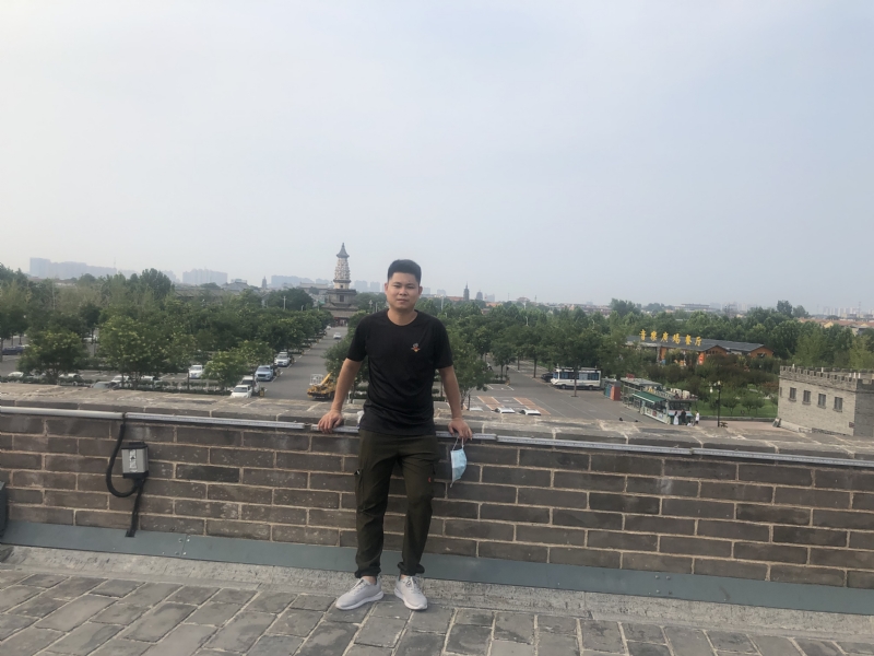 123.向左向右的第一张照片--马尾相亲网
