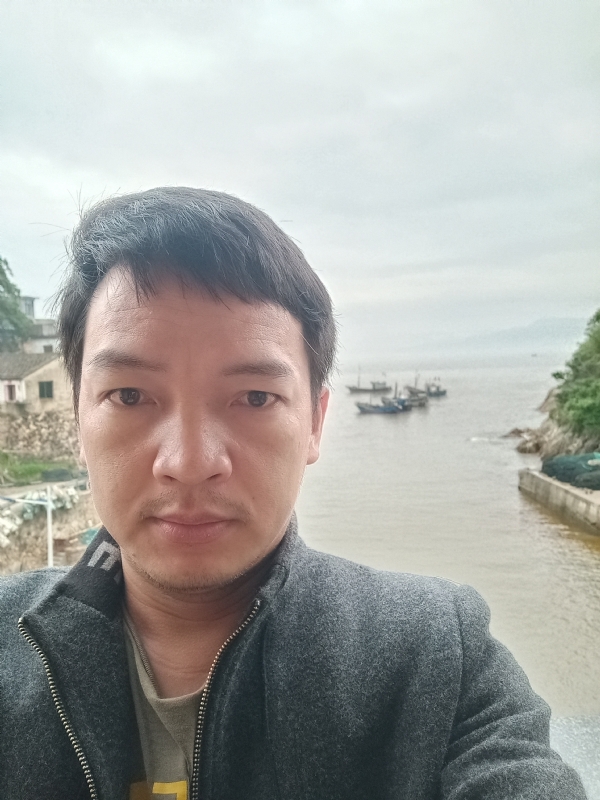 啊亮的第一张照片--马尾相亲网