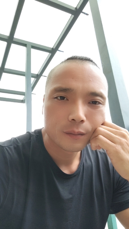 伯爵的第三张照片--马尾相亲网