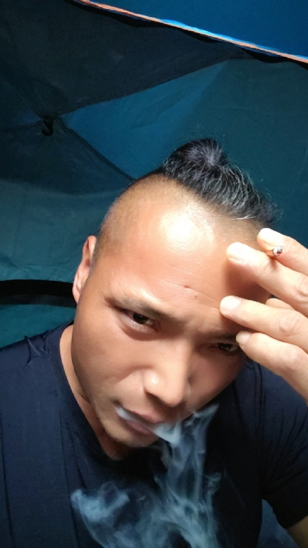 伯爵的第四张照片--马尾相亲网